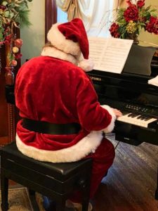Santa playing the piano 