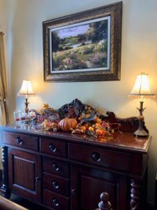 Upper-foyer-buffet-loaded-with-pumpkins-and-autumns-leaves